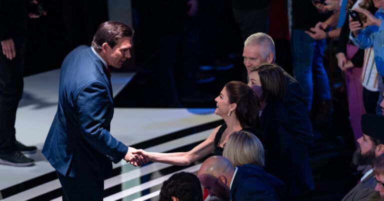 రాన్ డిసాంటిస్ తన భార్యతో కరచాలనం చేశాడా?