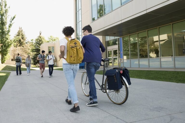 ఉన్నత విద్య రేట్లను మెరుగుపరచడంలో రాష్ట్రాలు పురోగతి సాధిస్తున్నాయి, నివేదిక వెల్లడించింది | ఉత్తమ రాష్ట్రాలు