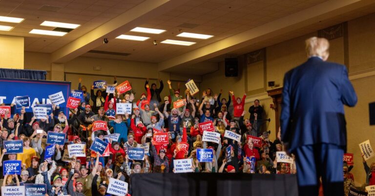రాజకీయాలు మరియు అభిమానం: ట్రంప్ మరియు స్టాన్ సంస్కృతిని అర్థం చేసుకోవడం