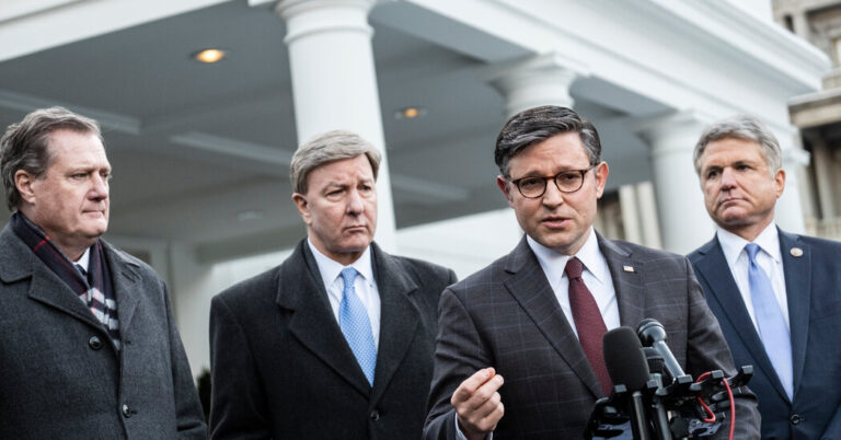 జాన్సన్ బిడెన్ను ధిక్కరించాడు, ఉక్రెయిన్కు సహాయాన్ని ఎత్తివేయడానికి సరిహద్దు ఒప్పందాన్ని ప్రశ్నించాడు