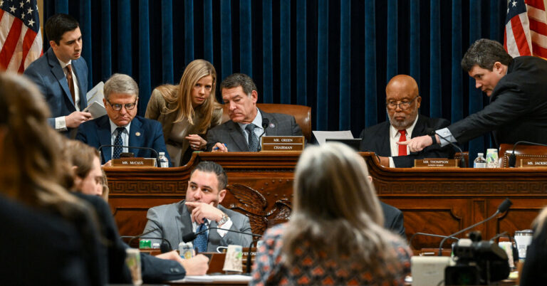 హౌస్ రిపబ్లికన్లు బహిరంగ సాక్ష్యం లేకుండా మేయోర్కాస్పై అభిశంసనను ఉపసంహరించుకున్నారు