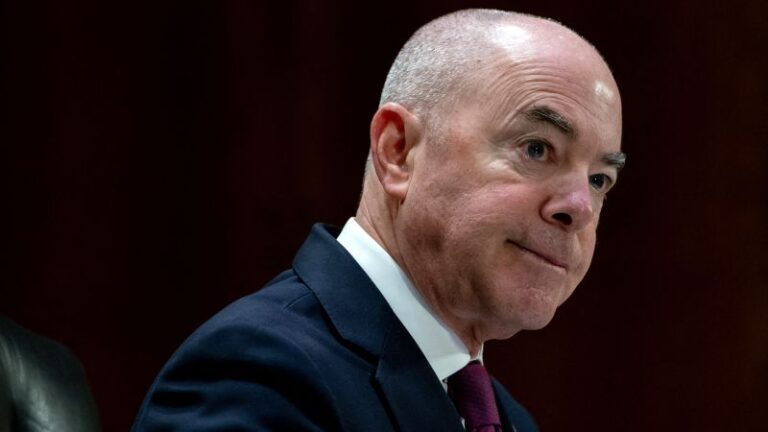 అలెజాండ్రో మేయోర్కాస్: హౌస్ రిపబ్లికన్లు మోడరేట్ వాయిస్ సపోర్ట్గా హోమ్ల్యాండ్ సెక్యూరిటీ సెక్రటరీని వేగంగా అభిశంసించాలని ప్లాన్ చేస్తున్నారు