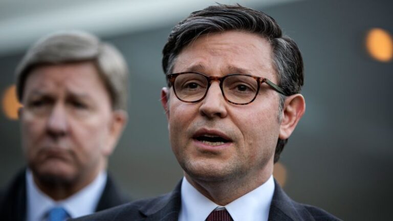 జాన్సన్ ఇమ్మిగ్రేషన్ ఒప్పందంపై సెనేట్ను హెచ్చరించాడు, త్వరలో మేయర్కాస్ను అభిశంసిస్తామని ప్రతిజ్ఞ చేశాడు