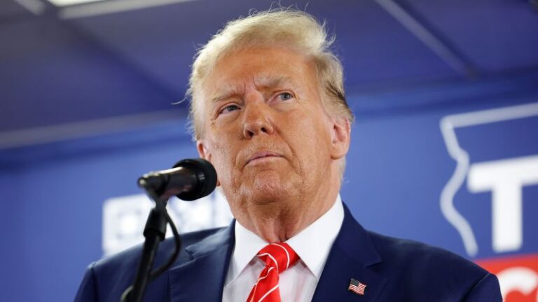 14వ సవరణ: జనవరి 6 అల్లర్ల ఆధారంగా ఇల్లినాయిస్ స్టేట్ బోర్డ్ ఆఫ్ ఎలక్షన్స్ అభ్యర్థి ట్రంప్కు వ్యతిరేకతను వినిపిస్తుంది