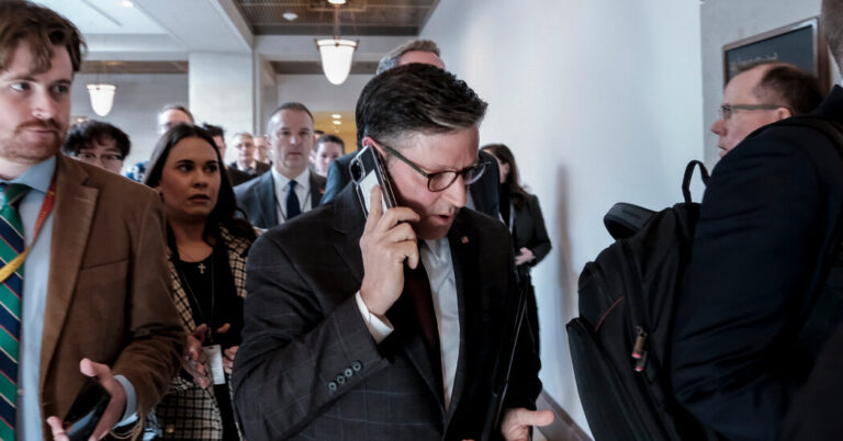 బిడెన్ సరిహద్దులను మూసివేస్తానని ప్రతిజ్ఞ చేశాడు, ఇమ్మిగ్రేషన్ ఒప్పందాన్ని ఆమోదించడానికి కాంగ్రెస్ను ఒత్తిడి చేశాడు