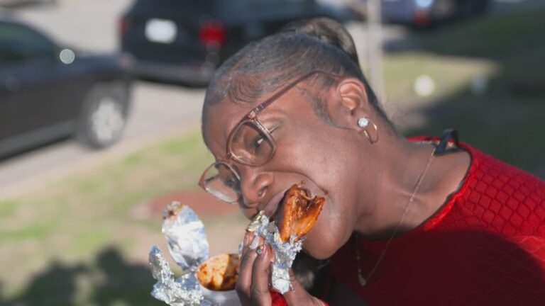 DFW రెస్టారెంట్లు కీత్ లీ సమీక్షకు ప్రతిస్పందిస్తాయి