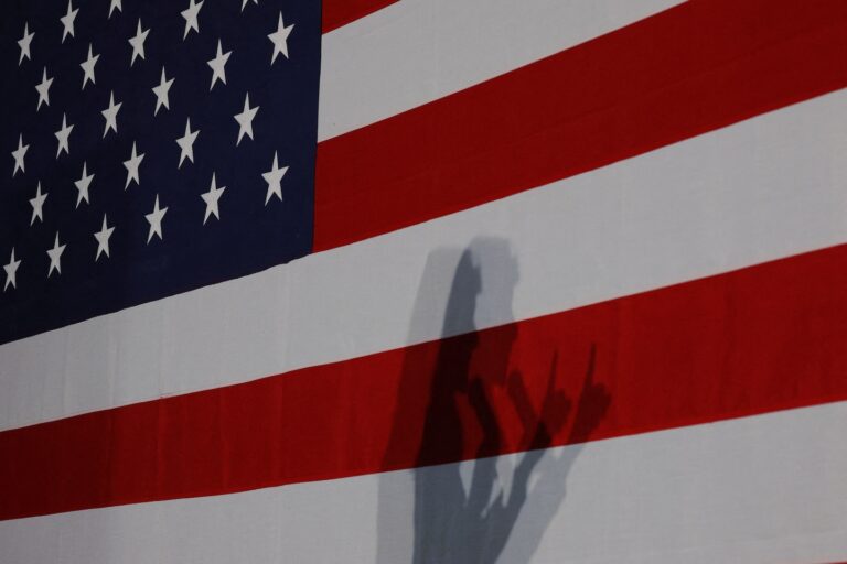 హేలీ యొక్క జాతి వివాదం U.S. చరిత్రను రిపబ్లికన్ రాజకీయాలతో పునరుద్దరించటానికి ప్రయత్నిస్తుంది