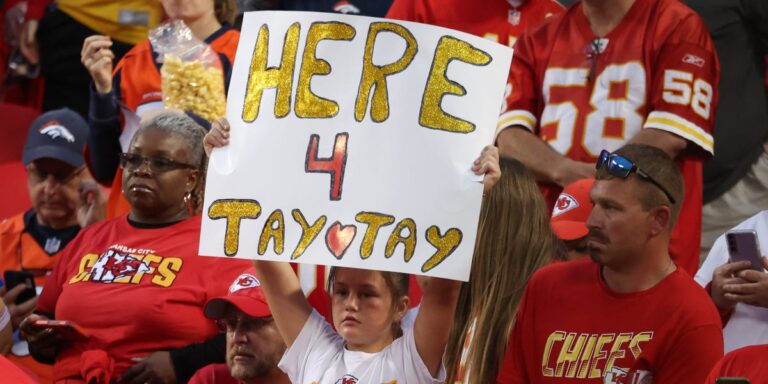 సూపర్ బౌల్ IIIకి హాజరు కావడానికి టేలర్ స్విఫ్ట్కి సమయ ప్రయాణం అవసరమా?