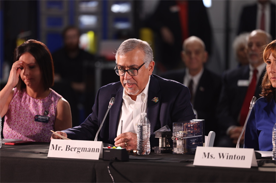 దేశవ్యాప్తంగా ఉన్న చిన్న వ్యాపార యజమానులు అమెరికన్ కుటుంబాలు మరియు కార్మికుల చట్టం కోసం పన్ను ఉపశమనానికి మద్దతుగా మాట్లాడుతున్నారు.