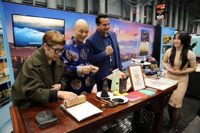 న్యూయార్క్ ట్రావెల్ షోలో చైనీస్ సంస్కృతి ప్రకాశిస్తుంది