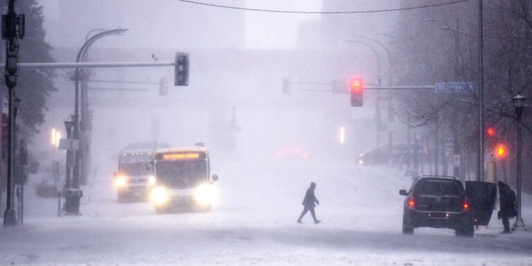 మంచు తుఫాను మిడ్వెస్ట్ మైదానాలను లక్ష్యంగా చేసుకుంది, ‘ప్రయాణం దాదాపు అసాధ్యం’