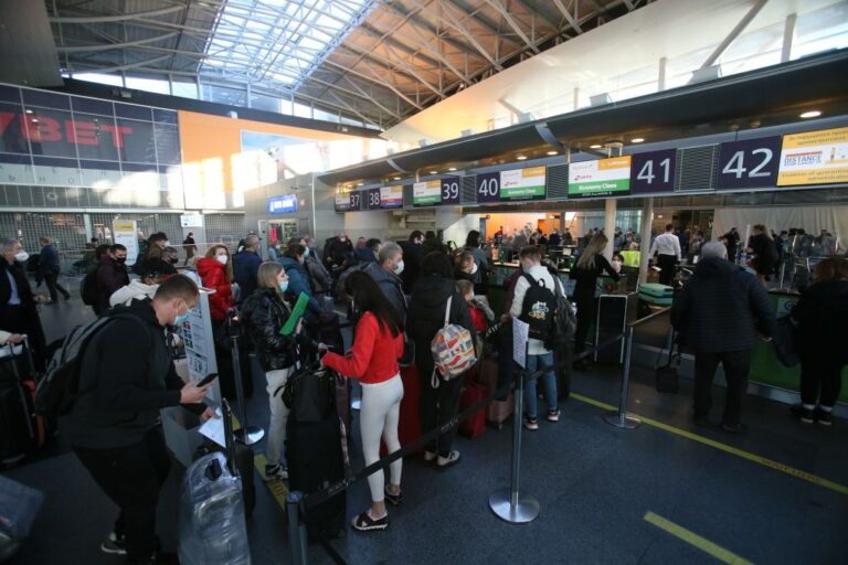 విమాన ప్రయాణాన్ని పునఃప్రారంభించేందుకు ఉక్రెయిన్ ప్రాధాన్యతనిస్తుంది