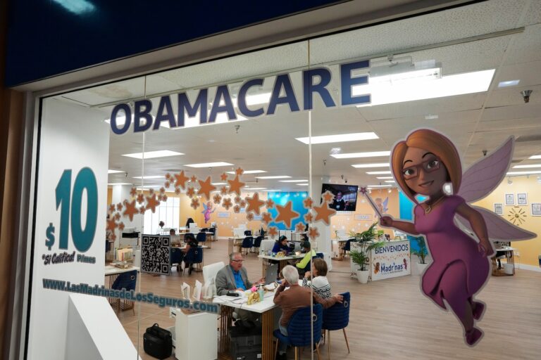 Obama care నమోదును రద్దు చేస్తానని అధ్యక్షుడు Trump ప్రమాణం చేయడంతో రికార్డు స్థాయికి చేరుకుంది