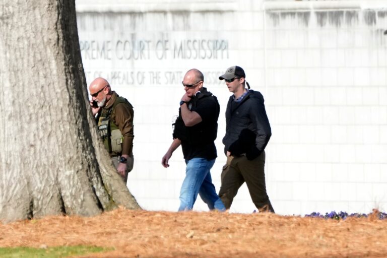 2024 ప్రారంభం కాగానే, రాజకీయ నాయకులపై బెదిరింపులు విస్తరిస్తాయి మరియు US ప్రజాస్వామ్యాన్ని ప్రభావితం చేస్తాయి