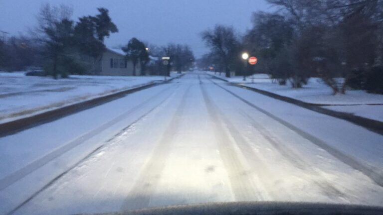 మంచు మరియు బలమైన గాలులు చికాగో ప్రాంతంలో – NBC చికాగోలో ప్రయాణాన్ని ప్రమాదకరంగా మారుస్తాయి