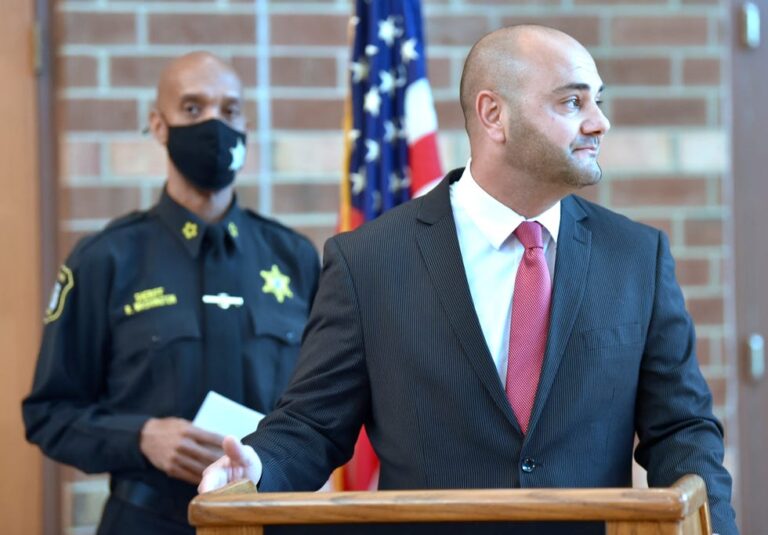 అరబ్ నాయకులు డియర్బోర్న్ మరియు బిడెన్ ప్రచార చీఫ్లతో చర్చలను రద్దు చేసుకున్నారు