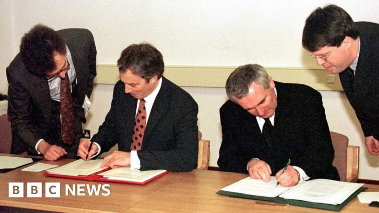 NI శాంతి ఒప్పందం: ఉత్తర ఐర్లాండ్ యొక్క రాజకీయ ఒప్పందం యొక్క చరిత్ర