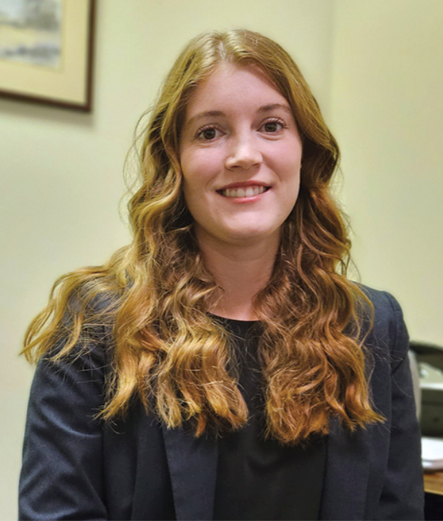 U పూర్వ విద్యార్థులు మరియు చిన్న వ్యాపార కేంద్రం జీవితాలను మార్చడంలో సహాయపడుతుంది