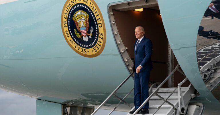 బిడెన్ 150,000 రుణగ్రహీతలకు $1.2 బిలియన్ల విద్యార్థి రుణ రుణాన్ని రద్దు చేశాడు