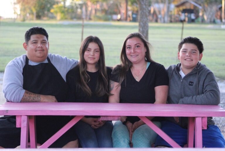 కుటుంబ యాజమాన్యంలోని క్యూసాబిలియా ఫుడ్ ట్రక్ కైల్లో అభివృద్ధి చెందుతోంది.