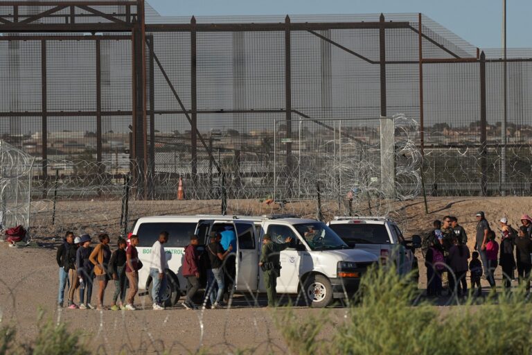 సెనేటర్లు సరిహద్దు భద్రత, ఇజ్రాయెల్, ఉక్రెయిన్లకు మద్దతుపై విస్తృతమైన చట్టాన్ని ఆవిష్కరించారు