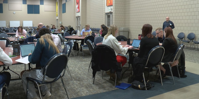 విద్యార్థులు WITCC మరియు గ్రేట్ వెస్ట్ క్యాజువాలిటీ వ్యాపార పోటీలో పాల్గొంటారు.