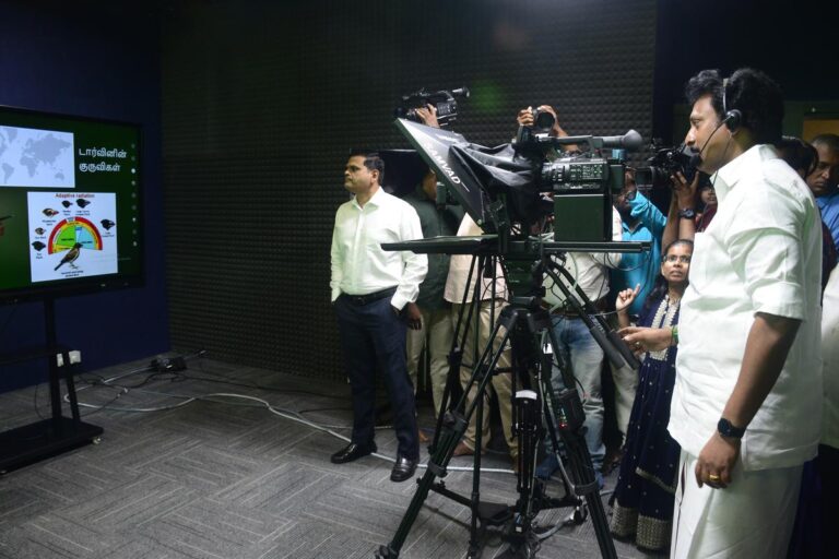 ప్రభుత్వ పాఠశాలలకు సంబంధించిన ఎడ్యుకేషనల్ కంటెంట్ను రూపొందించేందుకు రూ.8.5 బిలియన్ల వ్యయంతో ఏర్పాటు చేసిన ఫిల్మ్ స్టూడియోను ప్రారంభించిన మంత్రి