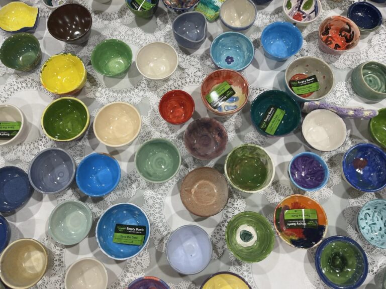 ఖాళీ బౌల్ మోనోంగాలియా ఆహార అభద్రతతో పోరాడటానికి సహాయపడుతుంది