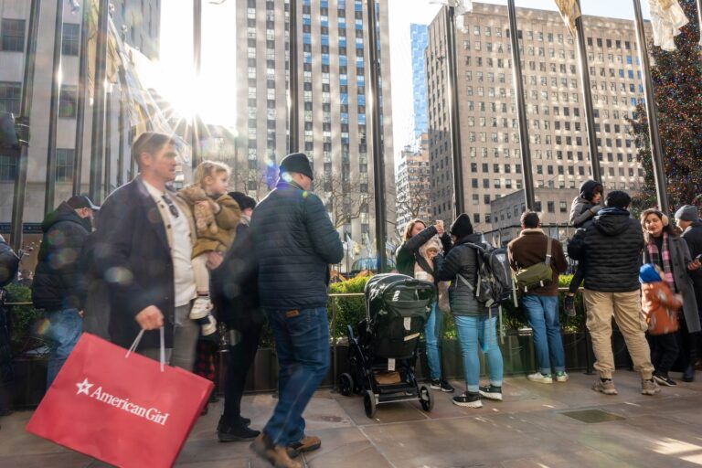 ఫెడరల్ రిజర్వ్ రేట్ పెంపులు అమెరికన్ వినియోగదారులకు సరిపోవు