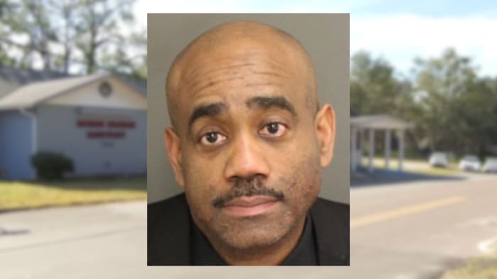 ఒక మోర్టిషియన్ పనిని విడిచిపెట్టిన తర్వాత నార్త్సైడ్ మార్చురీలో కుళ్ళిన మృతదేహం కనుగొనబడింది, నివేదికలు చెబుతున్నాయి.