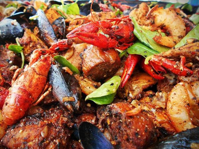 10 ఆహార సంప్రదాయాల ద్వారా చెప్పబడిన బ్లాక్ అమెరికన్ల చరిత్రలో క్లుప్త పరిశీలన