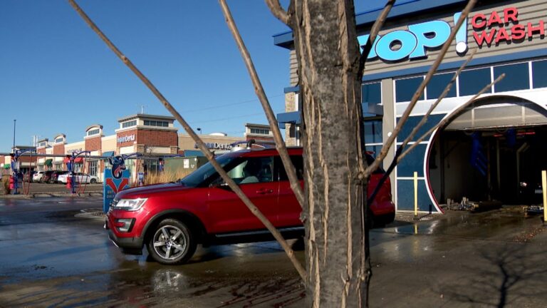 మంచు లేకపోవడం బ్రూక్లిన్ సెంటర్ కార్ వాష్ వ్యాపారాన్ని ప్రభావితం చేస్తుంది