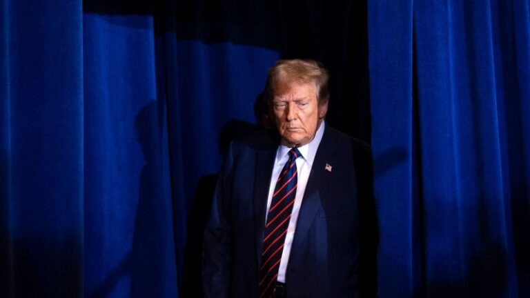 అధ్యక్షుడు ట్రంప్ DC ఎన్నికల జోక్యం కేసులో ఫెడరల్ న్యాయమూర్తి విచారణను వాయిదా వేశారు