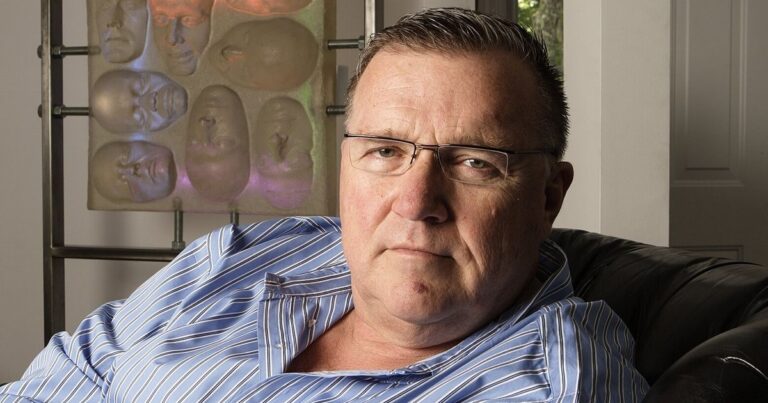 స్వలింగ సంపర్కుల హక్కుల కోసం తీవ్రమైన పోరాట యోధుడు డేవిడ్ మిక్స్నర్ 77 ఏళ్ళ వయసులో మరణించాడు