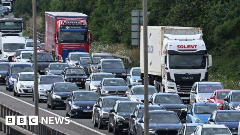 లక్షలాది మంది రోడ్లపైకి రావడంతో ఈస్టర్ ప్రయాణ హెచ్చరిక