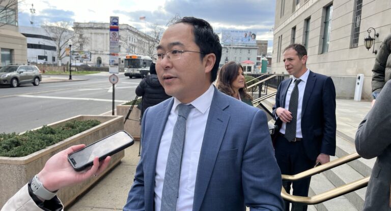 న్యూజెర్సీ రాజకీయ నేతలు ఎన్నికలను తారుమారు చేయడానికి ఉపయోగించే బ్యాలెట్లను మార్చడం ఆలస్యం కాదా? న్యాయమూర్తి వెనక్కి నెట్టారు.