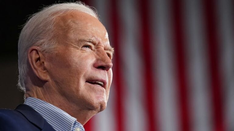 బిడెన్ ప్రభుత్వ నిధుల బిల్లుపై సంతకం చేశారు