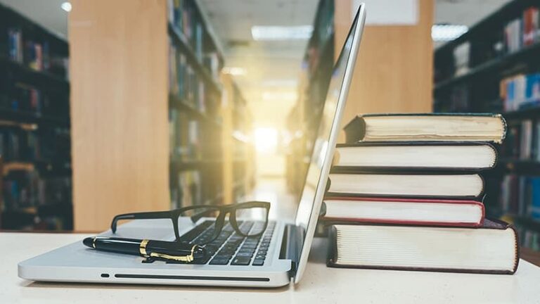 డిజిటల్ మార్కెటింగ్ నిపుణుల కోసం తప్పనిసరిగా చదవాల్సిన 20 SEO పుస్తకాలు