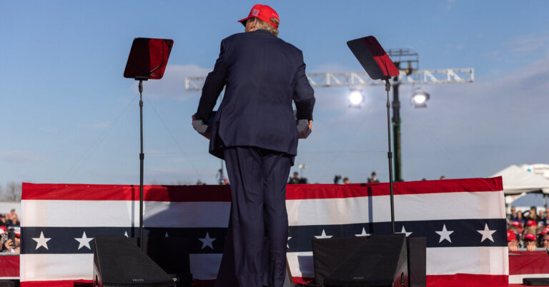 బిడెన్తో చెలరేగుతున్న సమయంలో ట్రంప్ బృందం అసభ్య పదజాలాన్ని ఉపయోగిస్తుంది