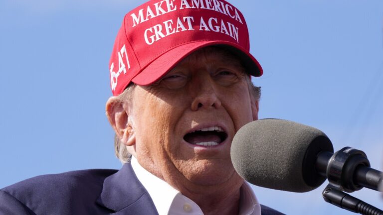 ప్రధాన దాతలకు అధ్యక్షుడు ట్రంప్ ఆహ్వానం RNCపై చట్టపరమైన రుసుము చెల్లించే కమిటీకి ప్రాధాన్యతనిస్తుంది