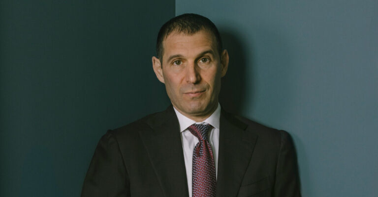 రాజకీయ తప్పుడు సమాచారాన్ని ఎదుర్కోవడానికి లాయర్లు పరువు నష్టం దావాలను ఉపయోగిస్తారు