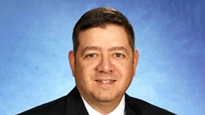 మిల్క్రీక్ వెస్ట్ యూనిఫైడ్ స్కూల్ బోర్డ్: స్కూల్ బోర్డ్ స్టీఫెన్ రిలీని కొత్త సూపరింటెండెంట్గా ఆమోదించింది