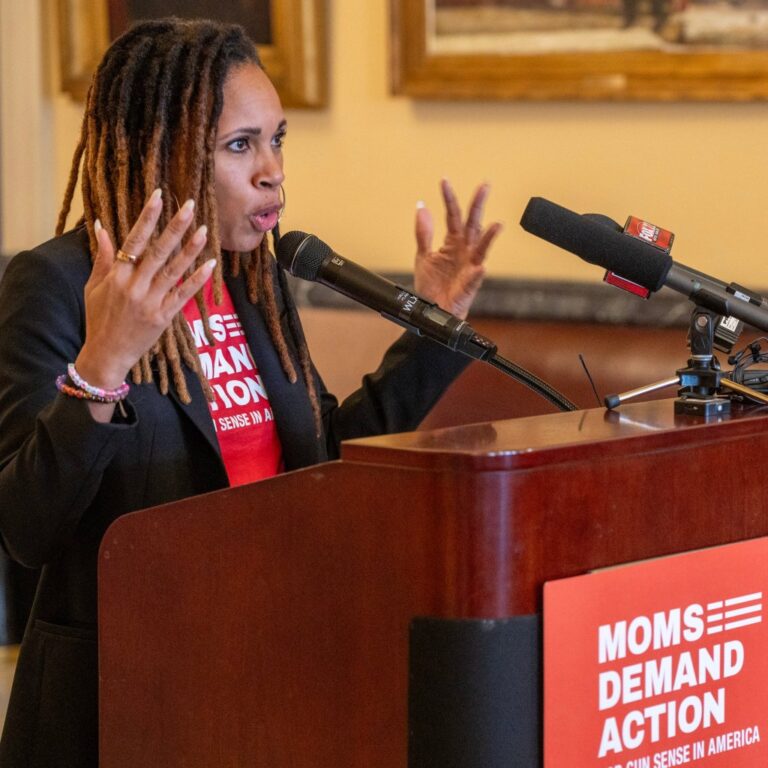 మానసిక ఆరోగ్యంపై దృష్టి కేంద్రీకరించడం తుపాకీ నియంత్రణను మెరుగుపరుస్తుంది