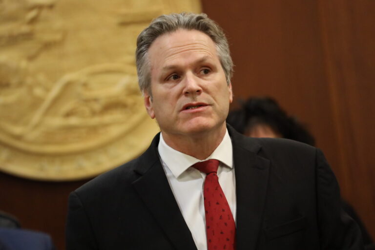 ద్వైపాక్షిక విద్యా బిల్లును గవర్నర్ డన్లేవీ వీటో చేశారు