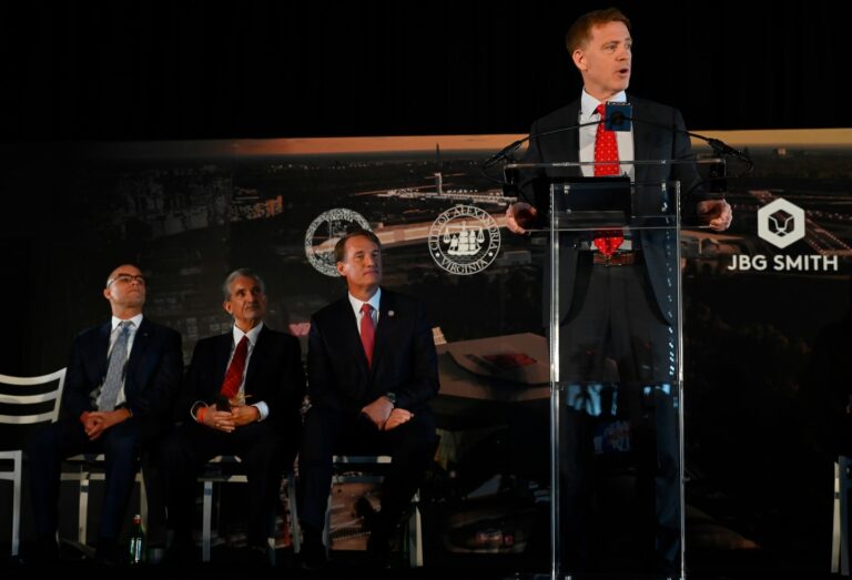 అలెగ్జాండ్రియా అరేనా కాంట్రాక్టు కుప్పకూలిన తర్వాత వర్జీనియా నాయకులు ఖండించారు