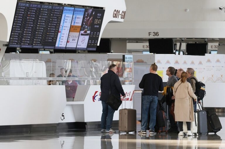 ప్రజలు బయటికి వెళ్లడానికి మరియు ప్రయాణించడానికి ప్రోత్సహించడం ద్వారా విస్తృతంగా తెరవడం – అభిప్రాయం