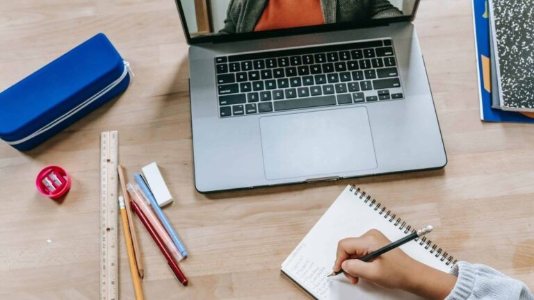 కెల్లాగ్ ఎగ్జిక్యూటివ్ ఎడ్యుకేషన్ వ్యాపారాన్ని పెంచుకోవడానికి ప్రొఫెసర్ ఎమిరిటస్తో డిజిటల్ మార్కెటింగ్ ప్రోగ్రామ్ను ప్రారంభించింది