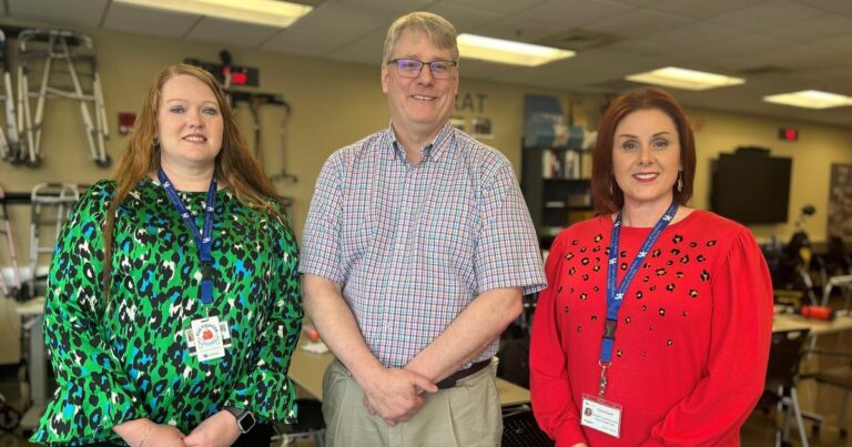 UK రూరల్ హెల్త్ సెంటర్ ఆఫ్ ఎక్సలెన్స్ నేషనల్ డిసేబిలిటీ అవేర్నెస్ మంత్ కోసం మెడికల్ ఎక్విప్మెంట్ డ్రైవ్ను నిర్వహిస్తోంది