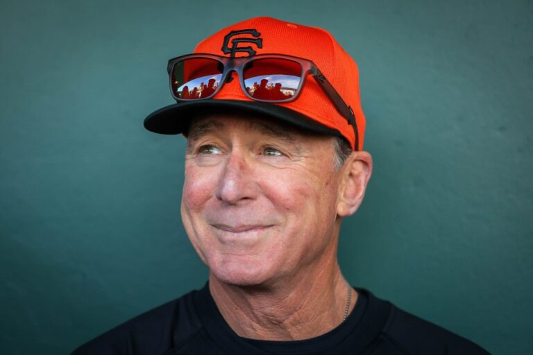 SF జెయింట్స్ ప్రయాణ రోజుల కోసం ‘ప్రొఫెషనల్’ డ్రెస్ కోడ్ను పునరుద్ధరించింది