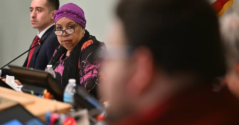 అభిప్రాయం: గవర్నర్ డన్లేవీ యొక్క ఎడ్యుకేషన్ వీటో ప్రభావం మరియు ఎంకరేజ్ పాఠశాలలకు తదుపరి దశలు